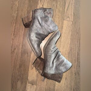 SOFFT grey suede booties. 8.5 W.